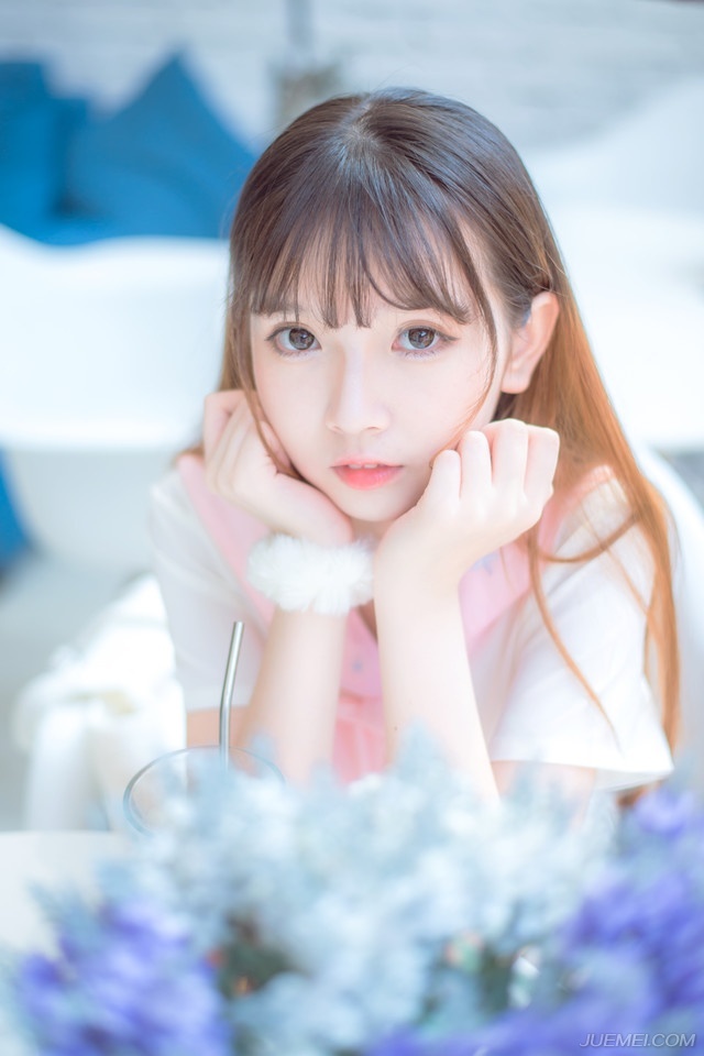 “周瑜一死，这所谓的联盟也就成了一个笑话。”吕布敲了敲桌子，看向贾诩笑道：“文和，你说我们下一步该怎么做？”